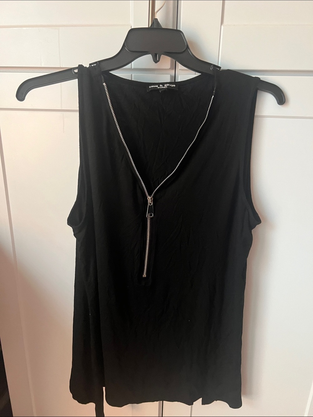 Cable & Gauge Black Sleeveless Zip-Front Tank